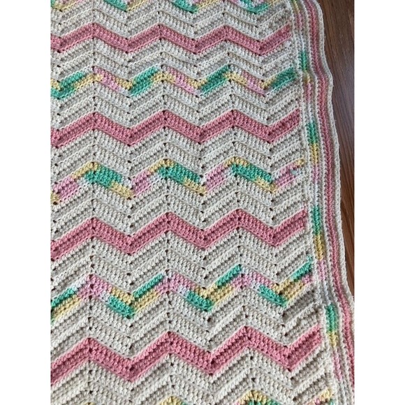 VINTAGE Chevron Pink/White/Green/Yellow Afgan Blanket 42" x 64" EUC - Picture 4 of 4